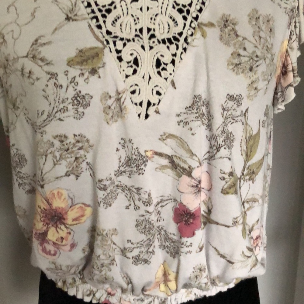 Floral top - Picture 2 of 5